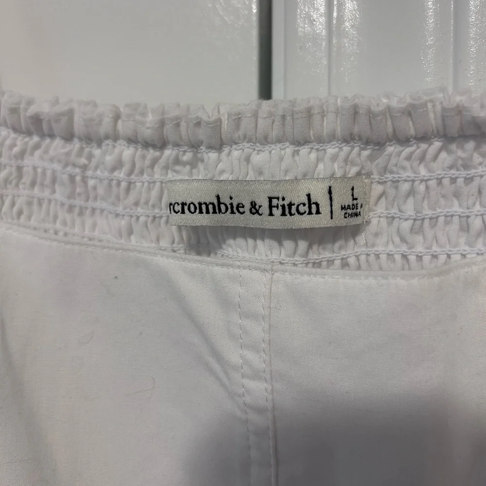 EUC Size L Abercrombie and Fitch top - Picture 3 of 3